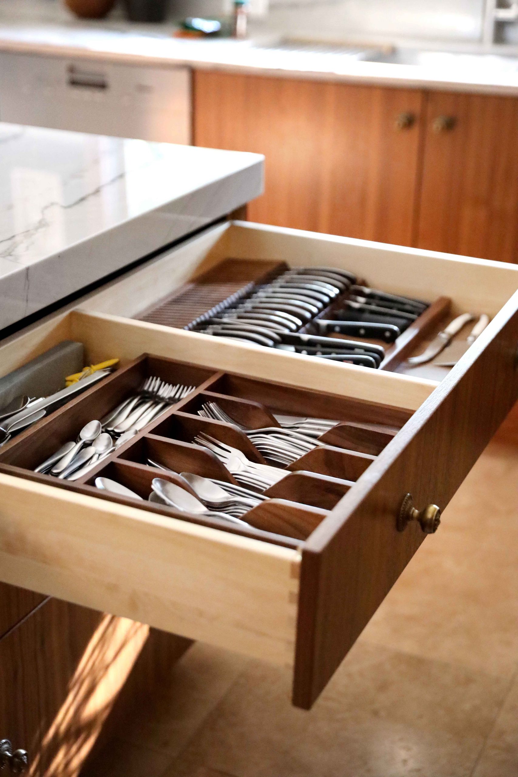 Cutlery divider drawer